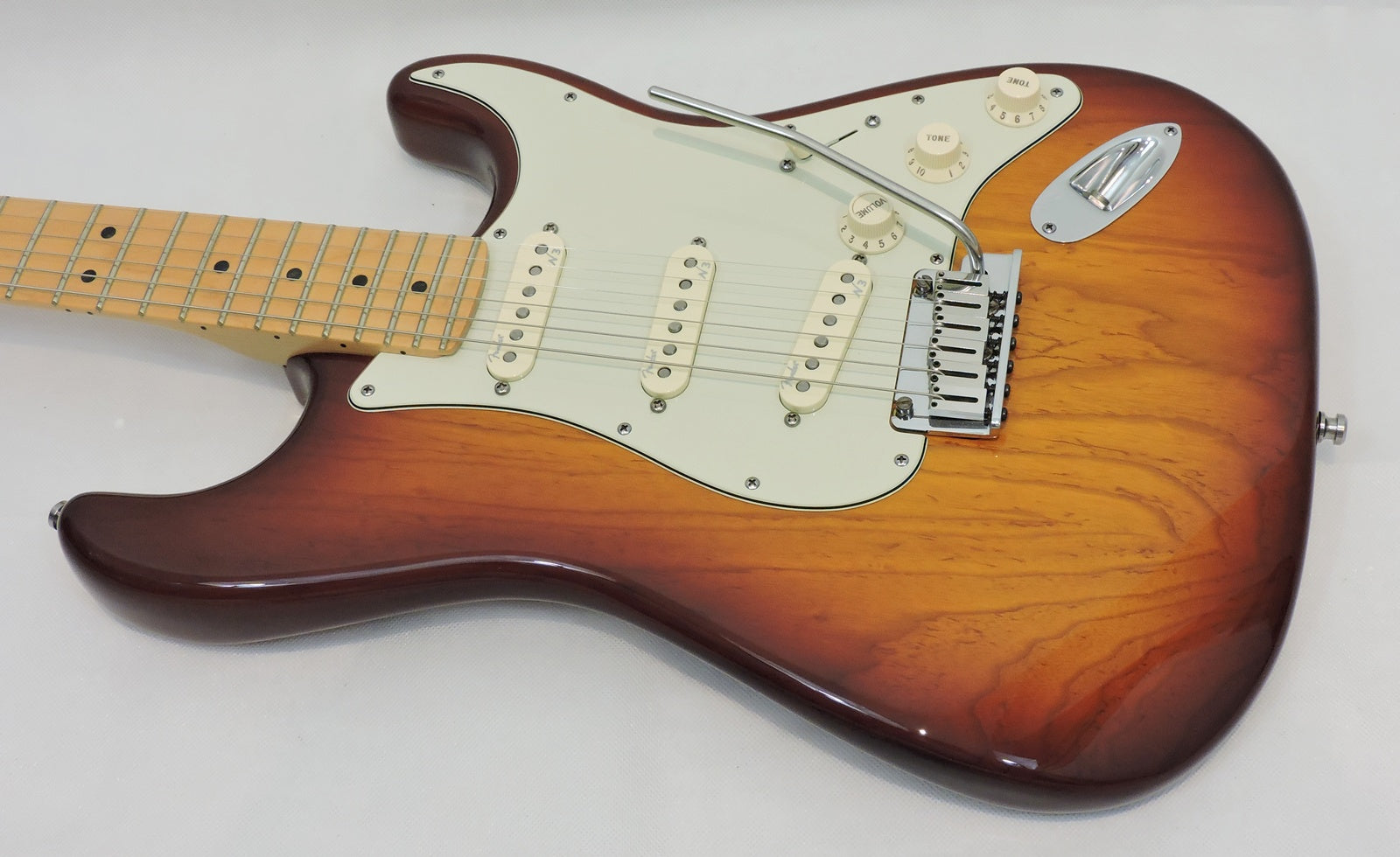 Fender American Deluxe Stratocaster - Used