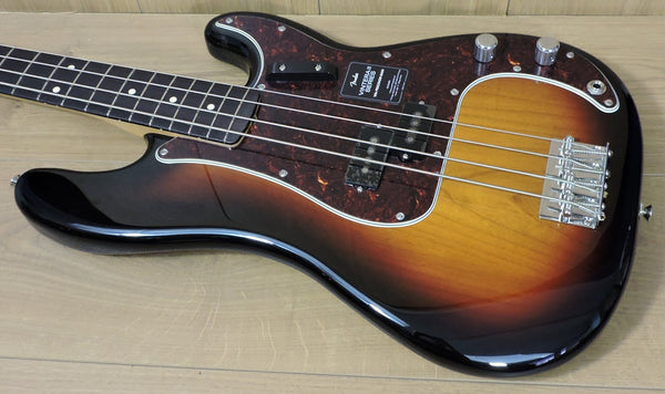 Fender Vintera® II '60s Precision Bass® 3-Colour Sunburst Rosewood Fingerboard