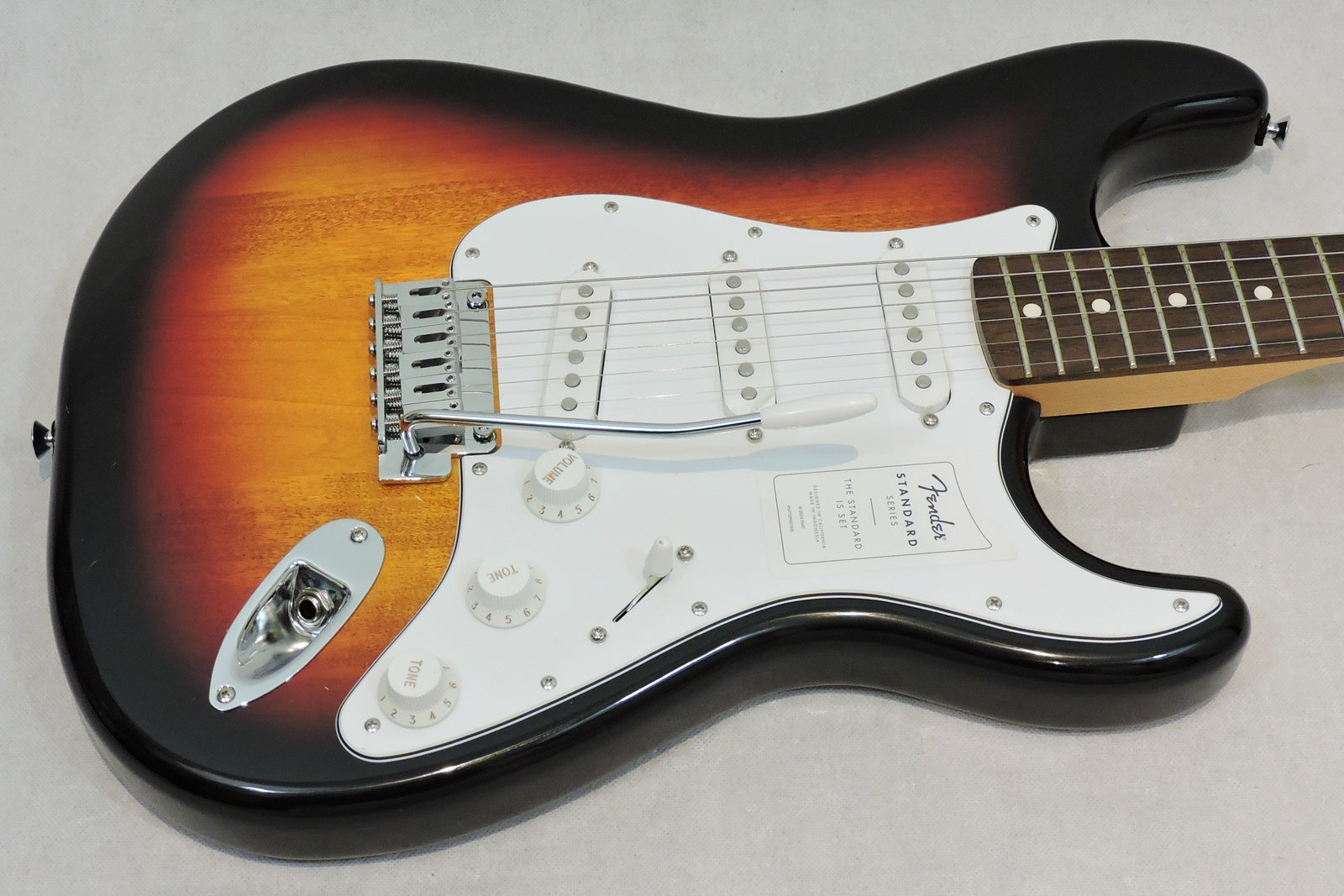 Fender Standard Stratocaster, 3-Colour sunburst