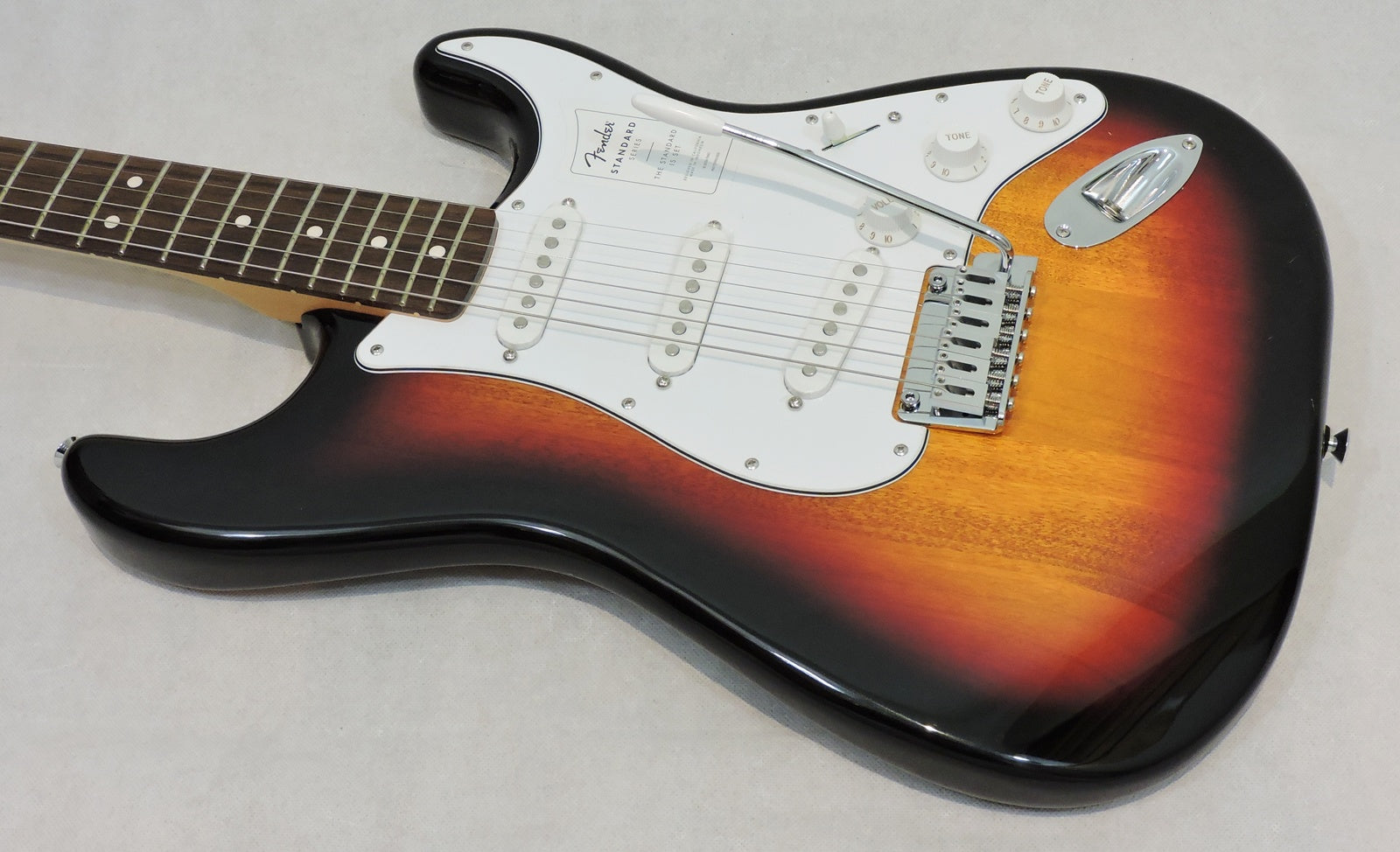 Fender Standard Stratocaster, 3-Colour sunburst