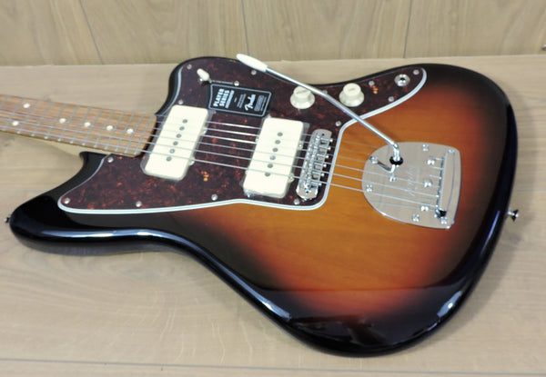 Fender Ltd. Edition Player Jazzmaster. 3-Tone Sunburst.