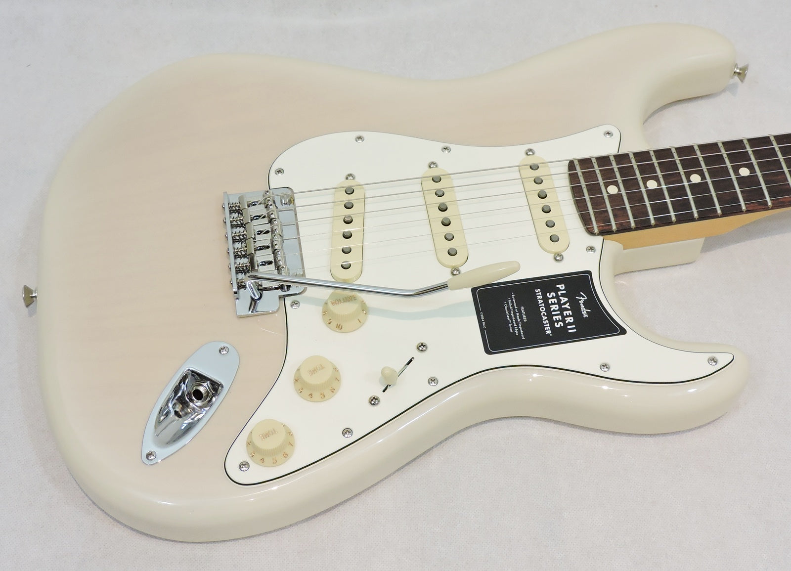 Fender Player II Stratocaster®, Rosewood Fingerboard, White Blonde