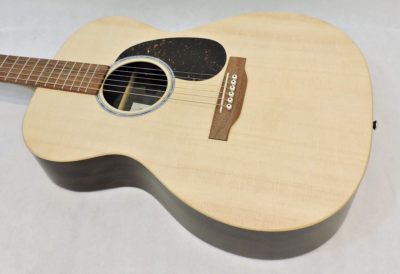 Martin 000-X2E Spruce Top Brazilian Rosewood HPL Back & Sides