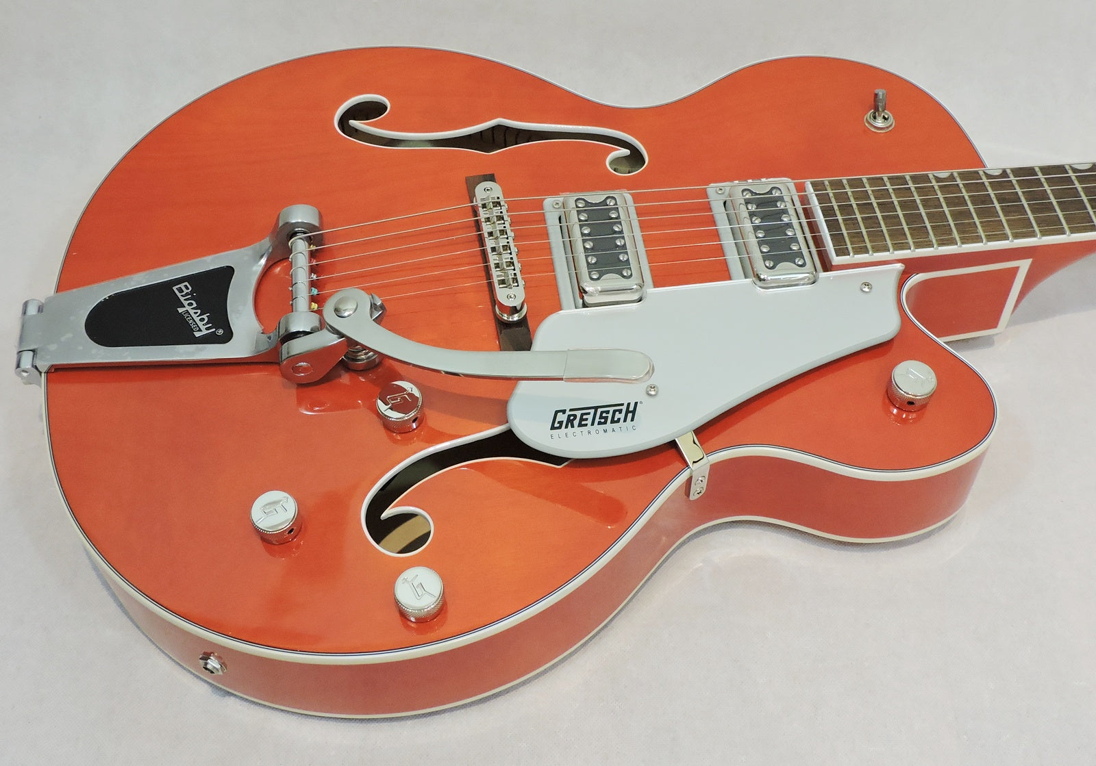 Gretsch G5420T Electromatic® Hollow Body Single-Cut with Bigsby. Orange Stain