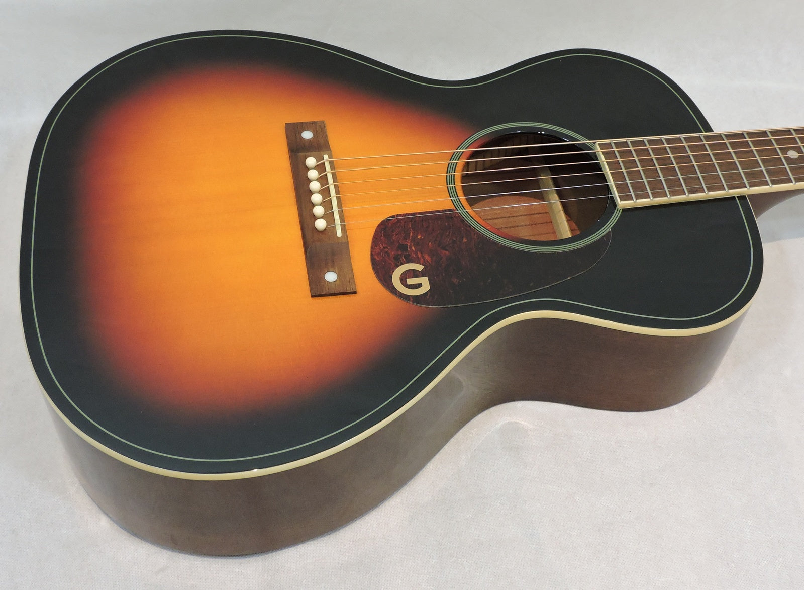 Gretsch Jim Dandy™ Concert LTD, Solid Top, Walnut Fingerboard, Heritage Burst