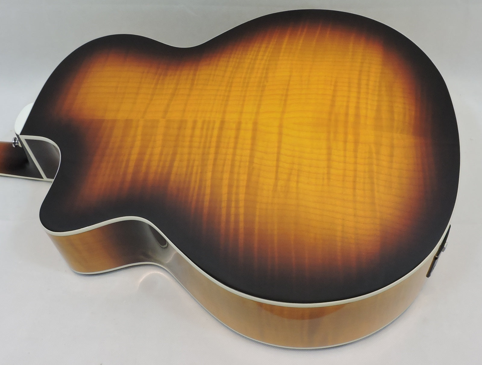 Guild F-250CE Deluxe - Used