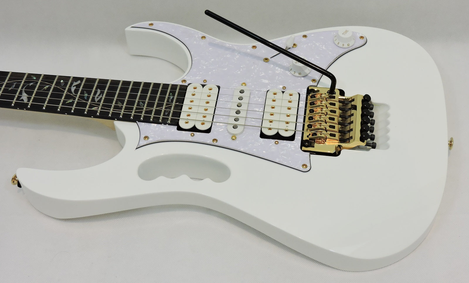 Ibanez Jem7VP White - REDUCED