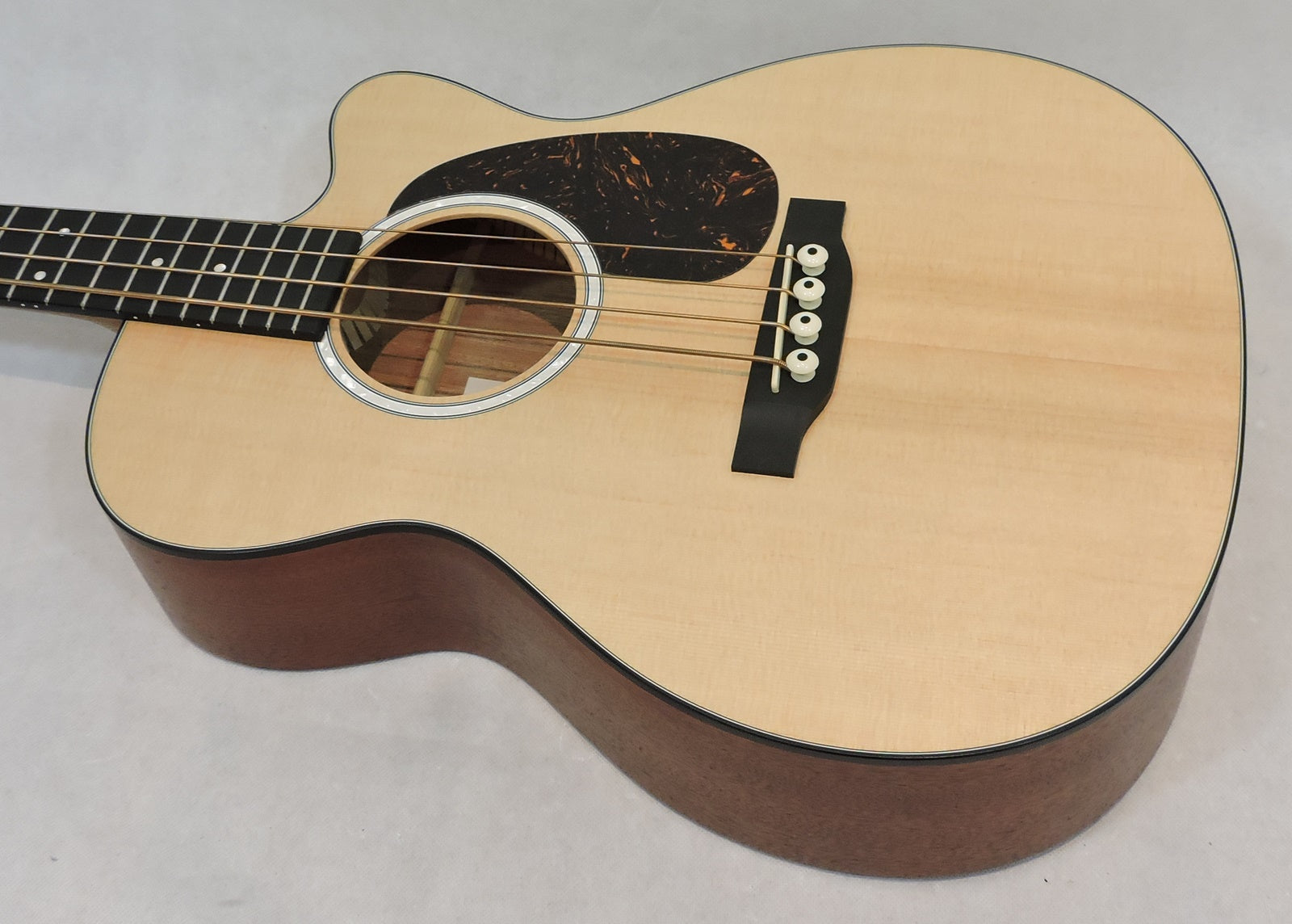 Martin 000C JR 10E Short Scale Acoustic Bass