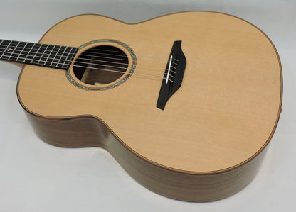 McIlroy AG25 Handmade Acoustic Guitar