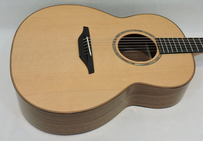 McIlroy AG25 Handmade Acoustic Guitar