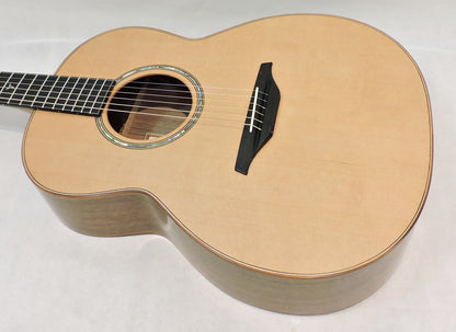 McIlroy AG20 Handmade Acoustic Guitar