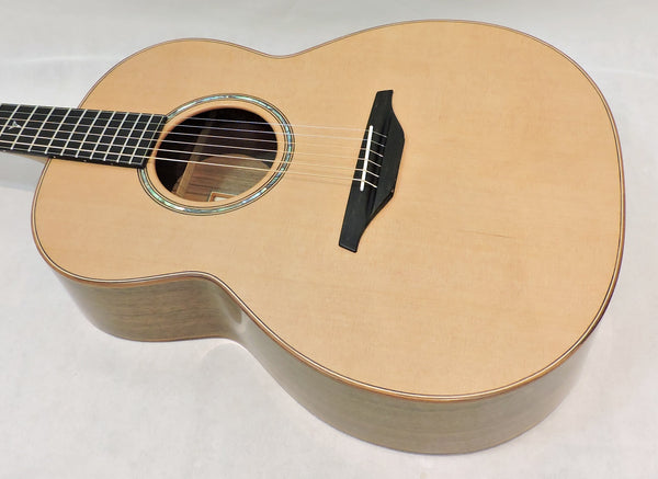 McIlroy AG25 Handmade Acoustic Guitar