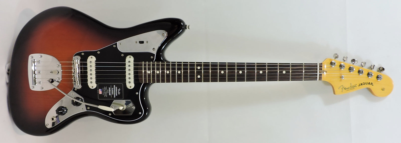 Fender American Professional Classic Jaguar, 3-Color Sunburst