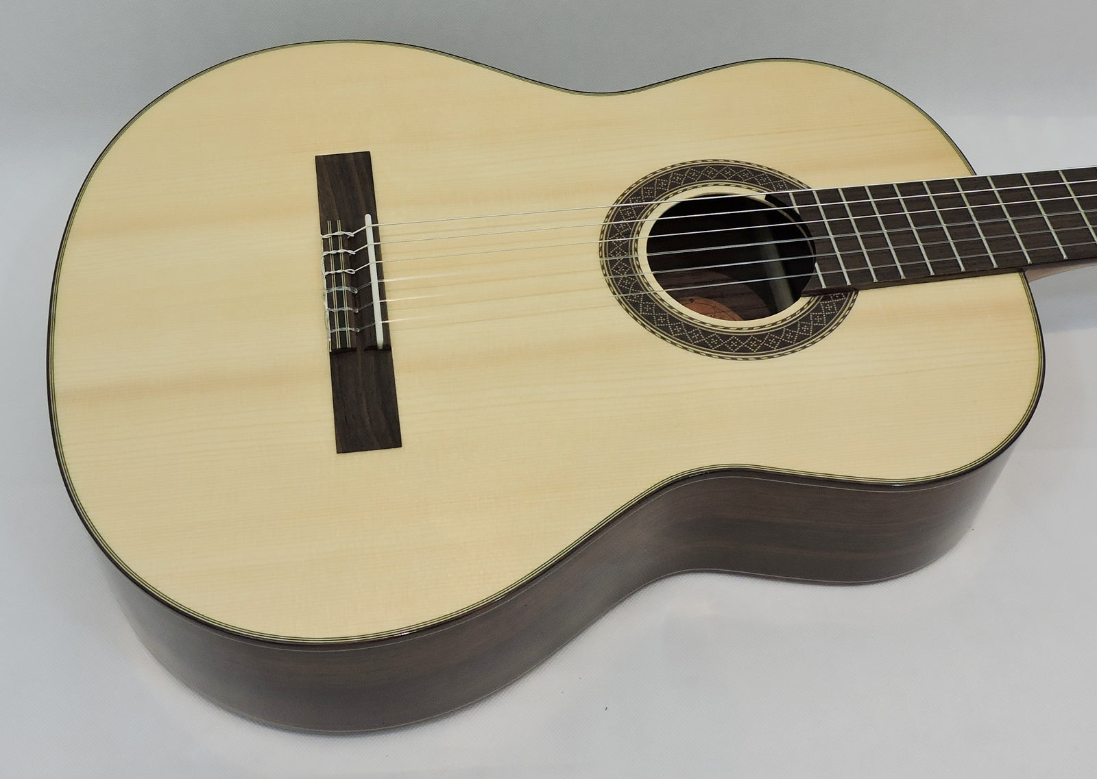 Santos Martinez Raymond Burley Signature Classic Guitar with Deluxe Guitar Bag. Ex-Demo