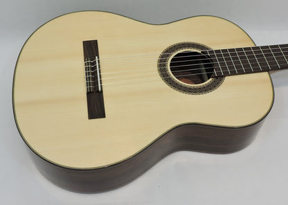 Santos Martinez Raymond Burley Signature Classic Guitar with Deluxe Guitar Bag. Ex-Demo