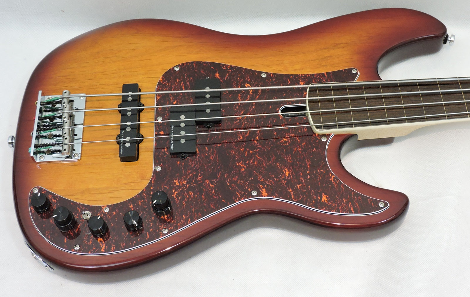 Sire P7 Fretless 4-String Bass- Used