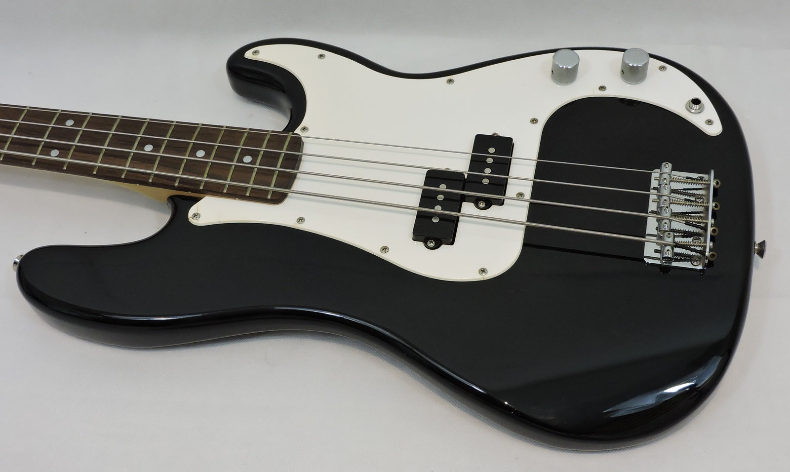 Squier Affinity P Bass Black - Used