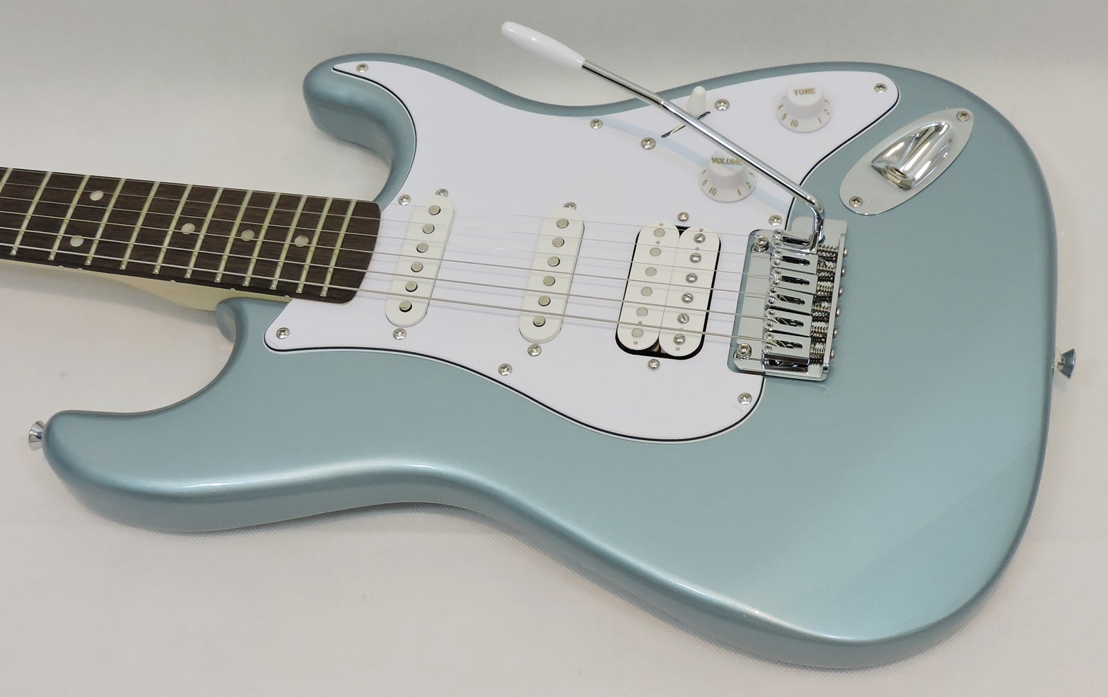 Squier Affinity Stratocaster Junior HSS, Ice Blue Metallic
