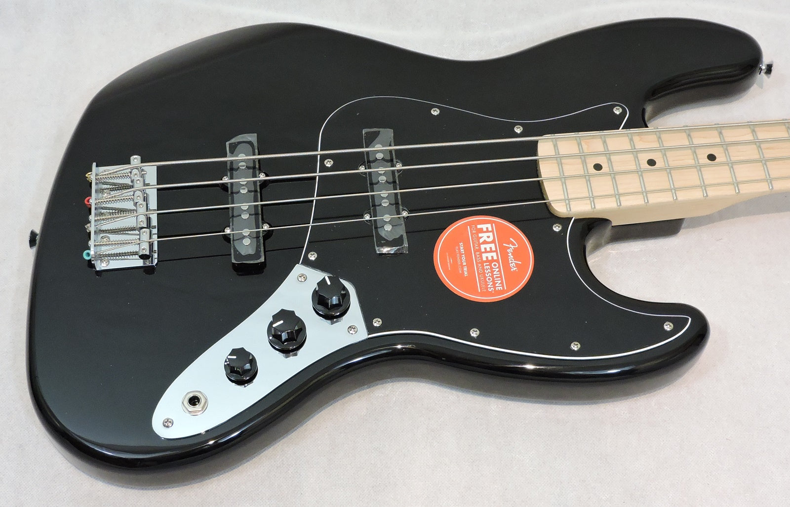 Squier Affinity Series™ Jazz Bass®. Black. Maple Neck