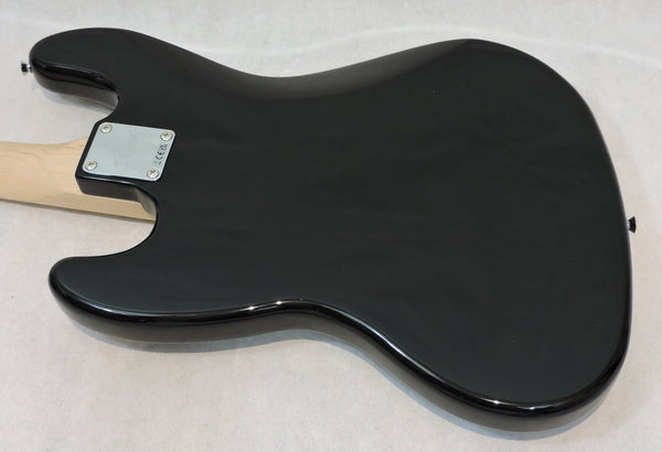 Squier Affinity Series™ Jazz Bass®. Black. Maple Neck