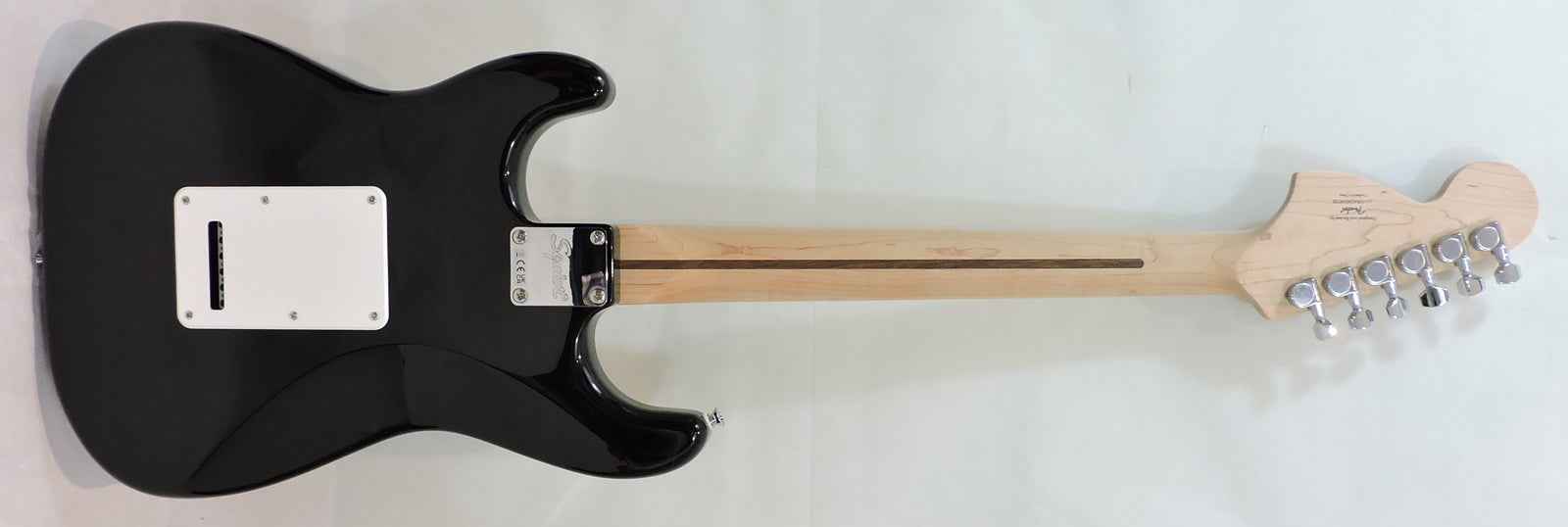 Squier Affinity Series™ Stratocaster. Black. Maple neck