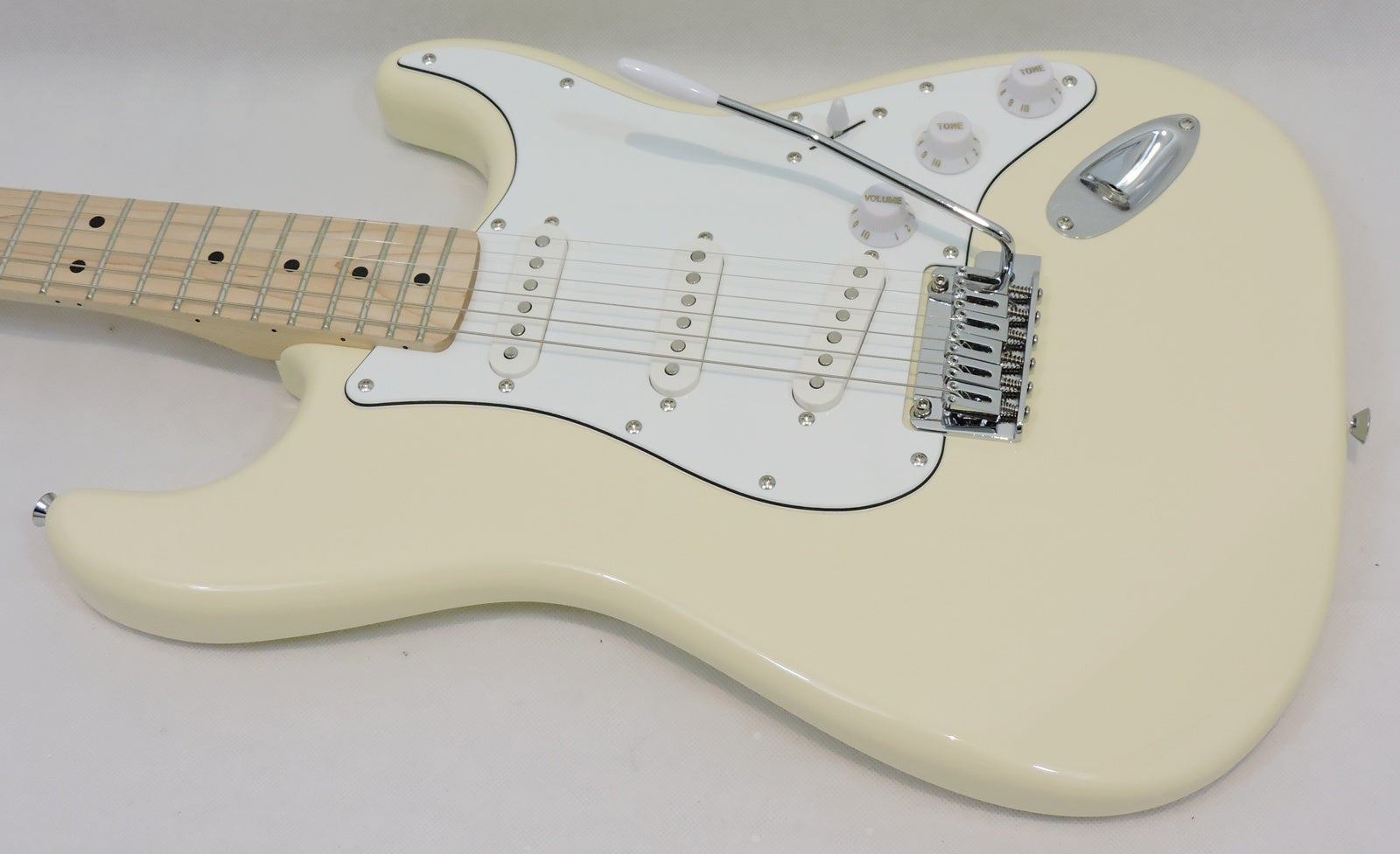 Squier Affinity Series Stratocaster. Olympic White