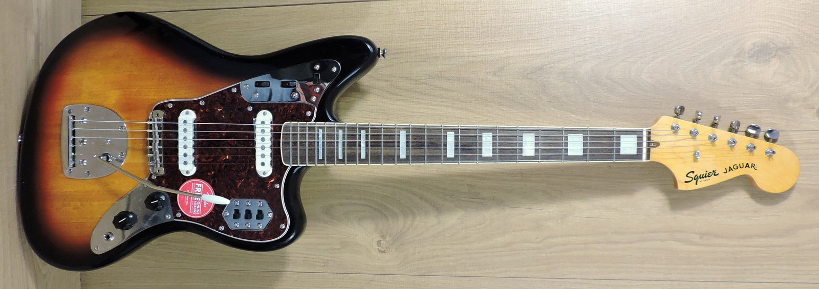 Squier Classic Vibe '70s Jaguar, 3-Colour Sunburst