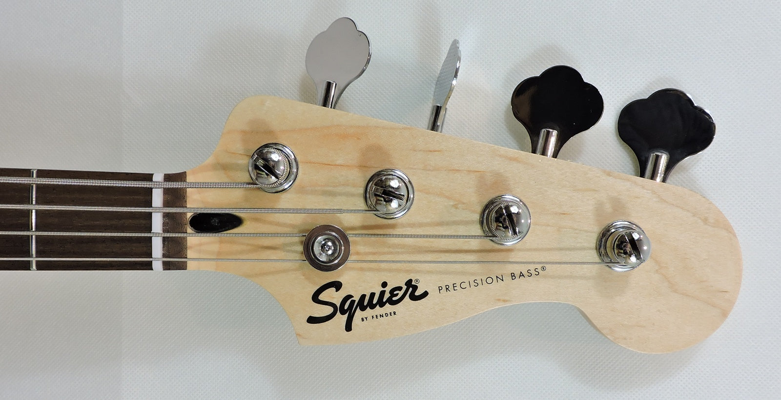 Squier Sonic® Precision Bass®, Laurel Fingerboard, White Pickguard, Midnight Blue