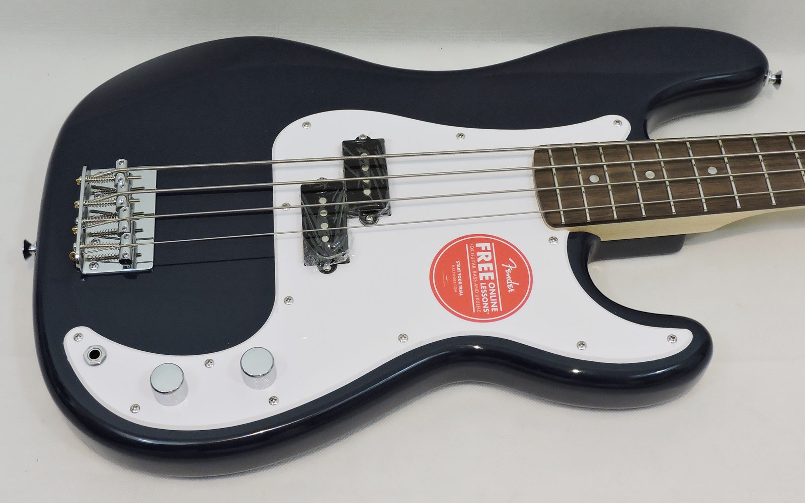 Squier Sonic® Precision Bass®, Laurel Fingerboard, White Pickguard, Midnight Blue