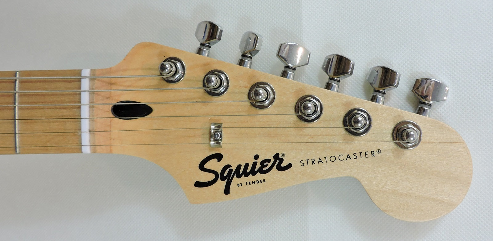 Squier Sonic™ Stratocaster® HT. Arctic White MN