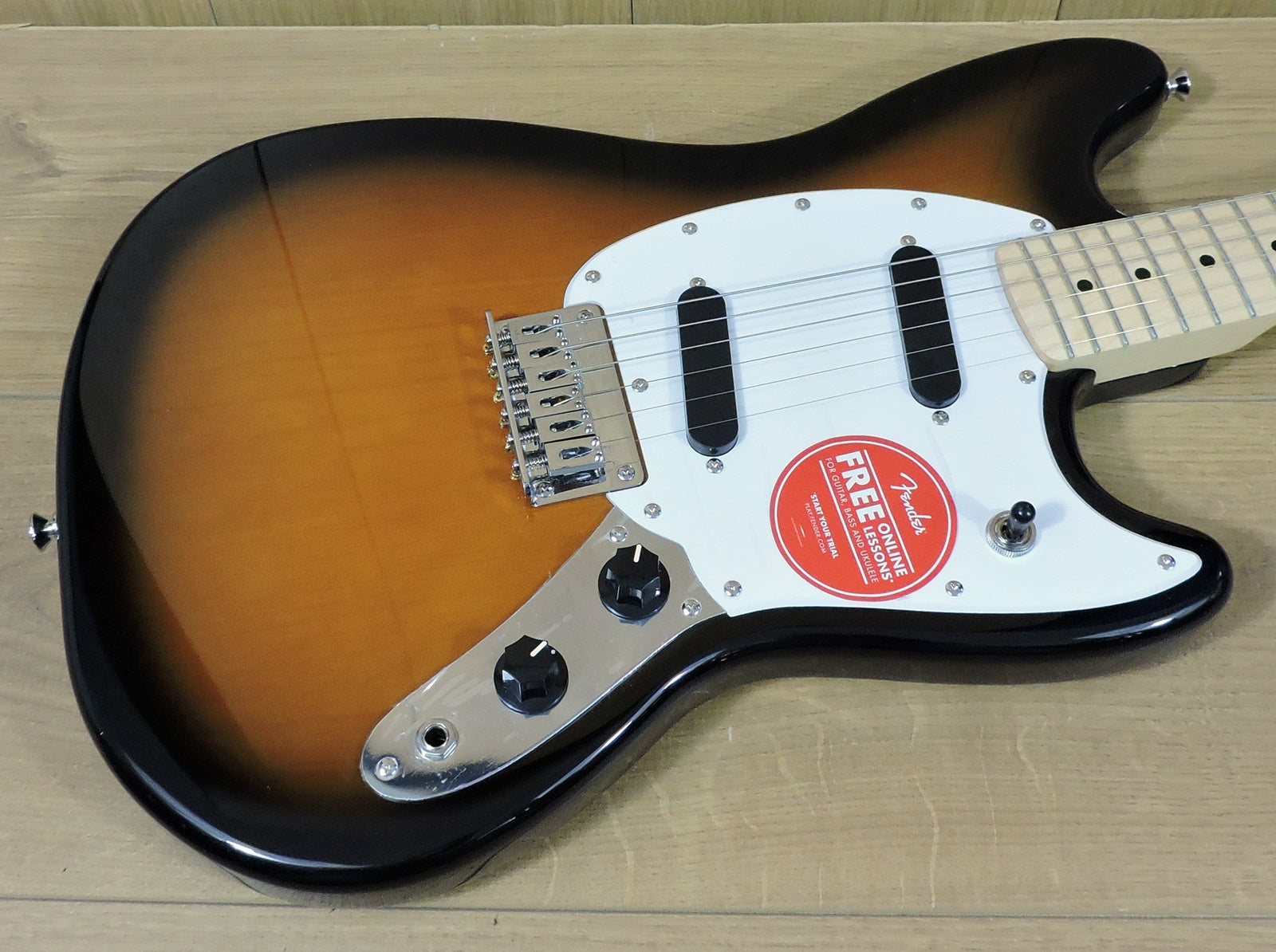 Squier Sonic™ Mustang®. 2-Colour Sunburst