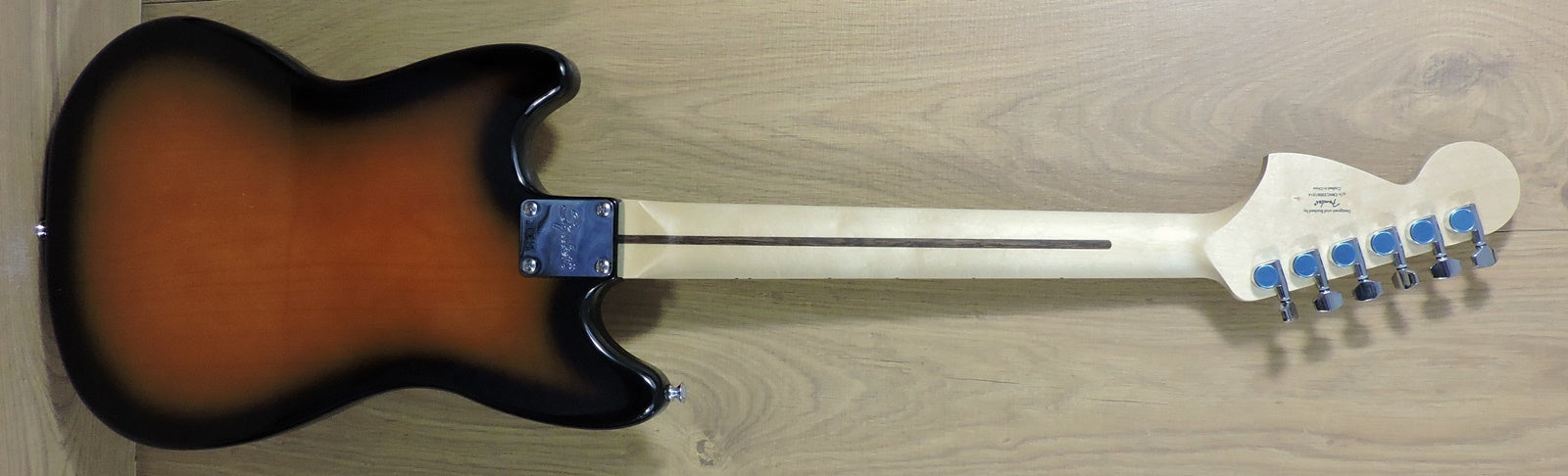 Squier Sonic™ Mustang®. 2-Colour Sunburst