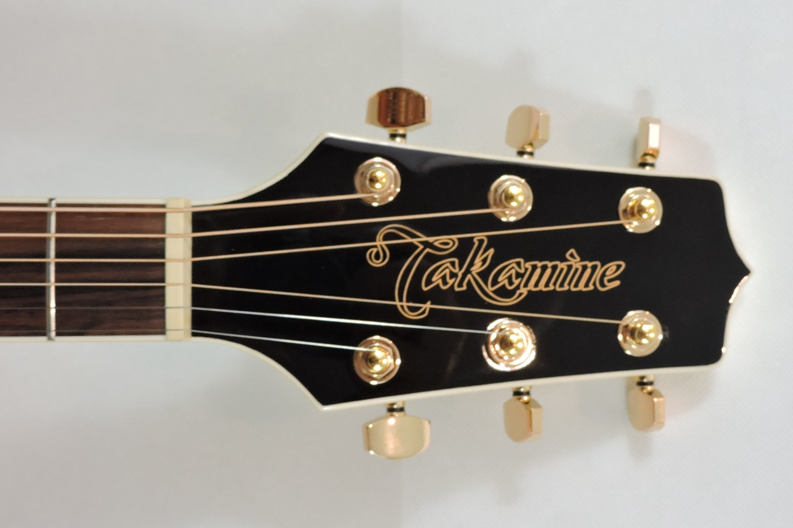 Takamine GN37CE Pearl White