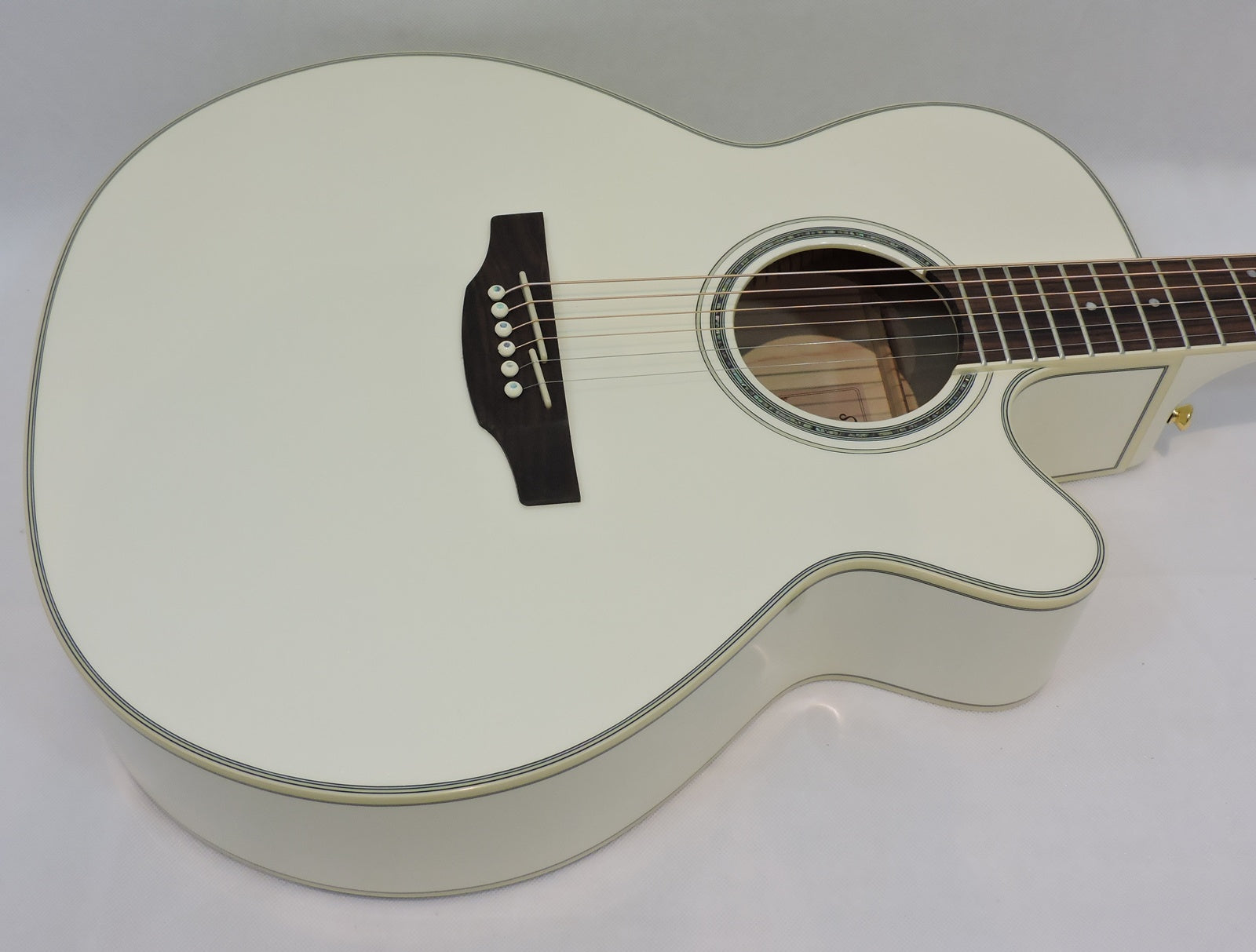 Takamine GN37CE Pearl White