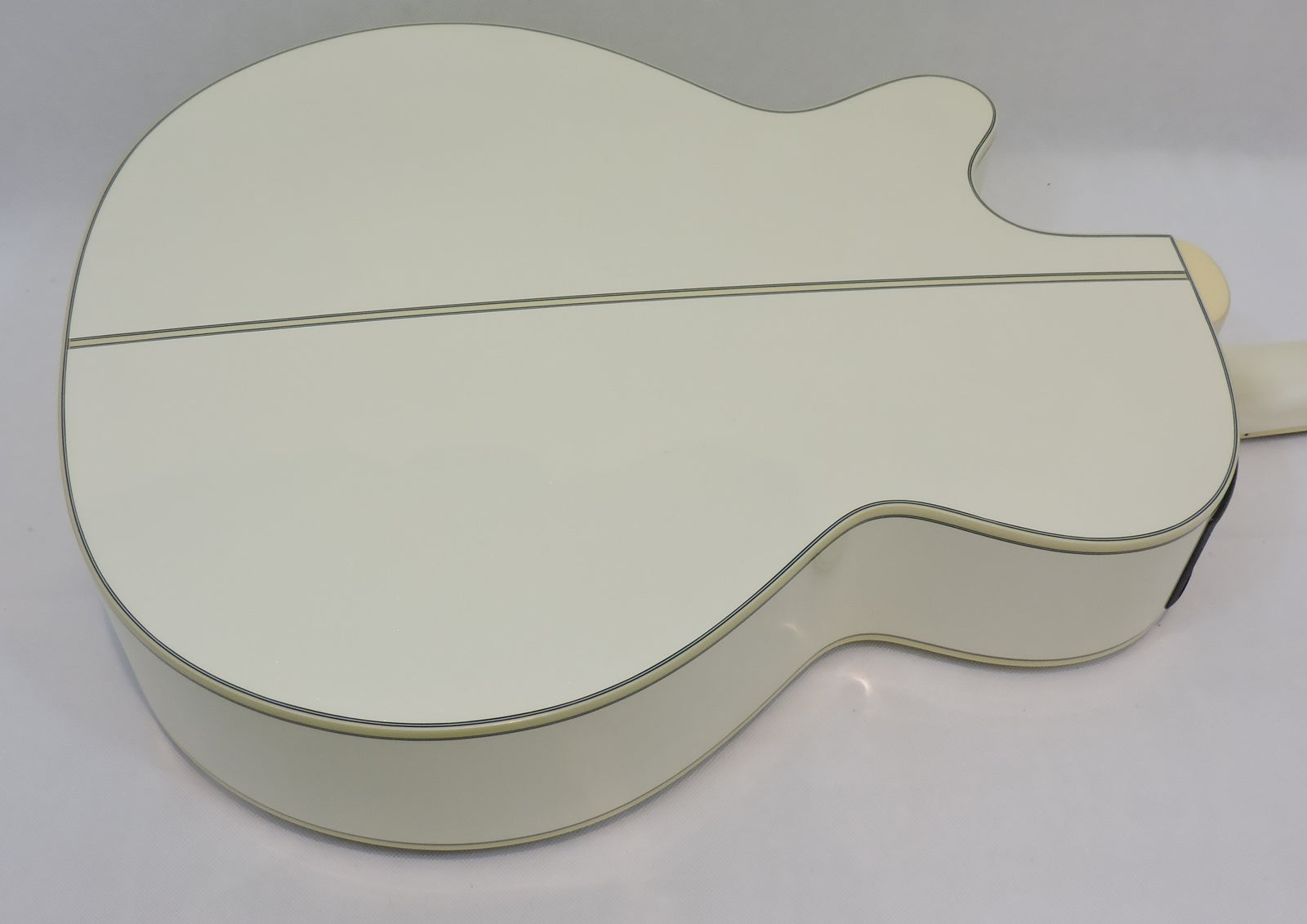 Takamine GN37CE Pearl White