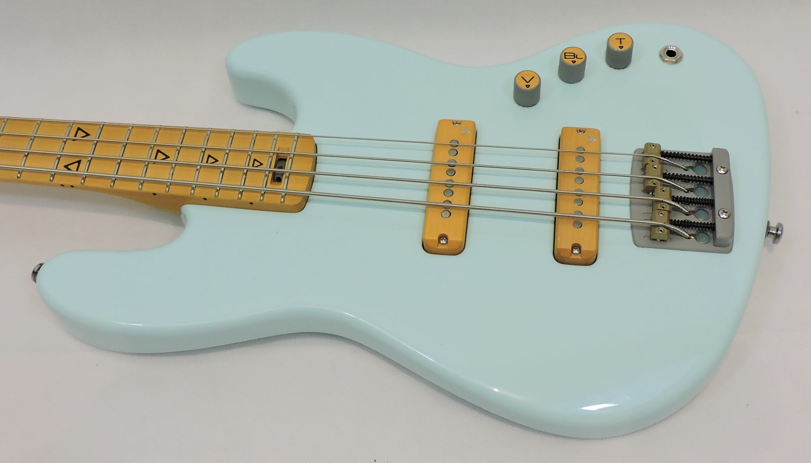 Valiant Mini Bass, Sonic Blue
