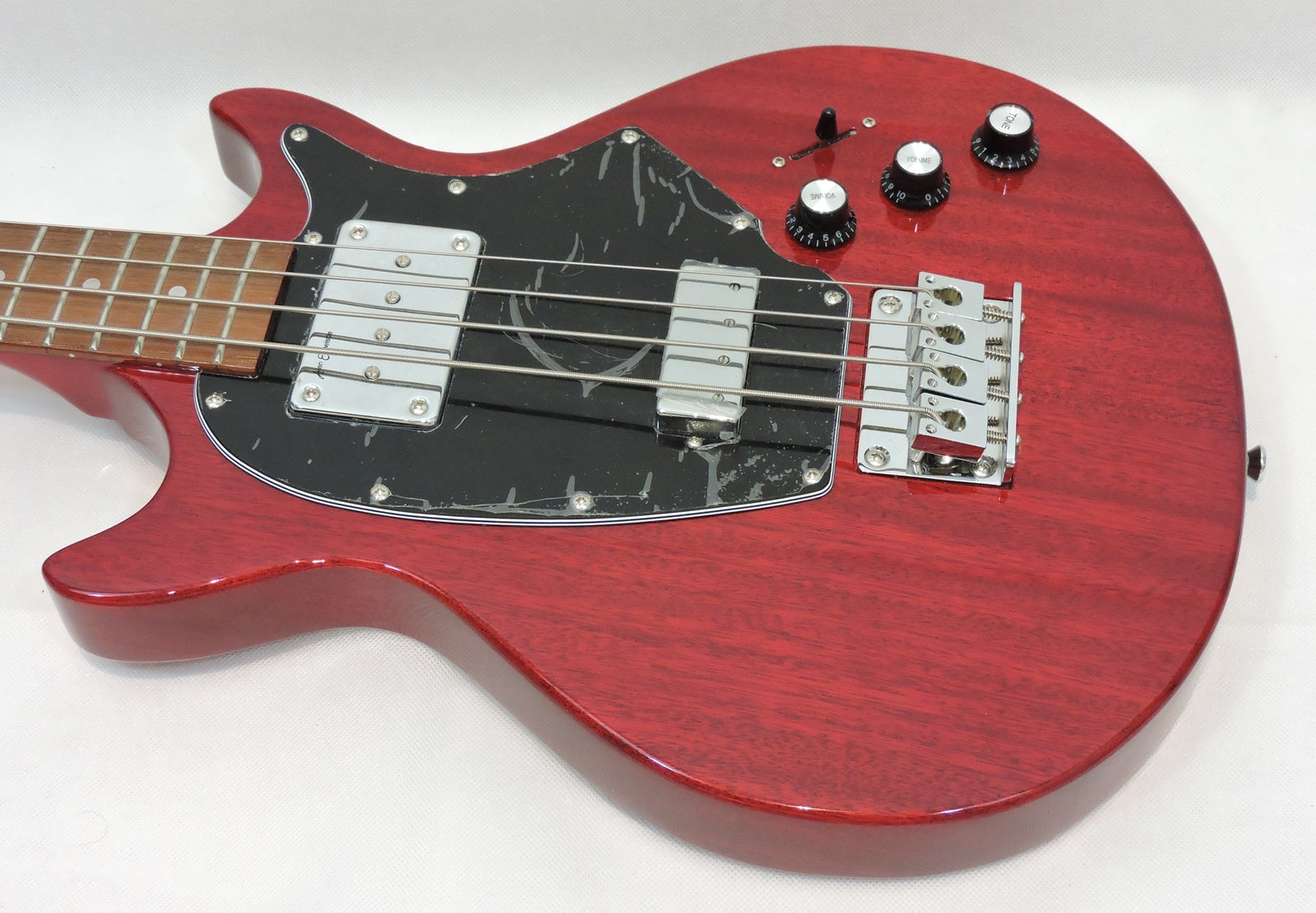 Vintage Revo Series 'Callan' Short Scale Bass VRB70 CR
