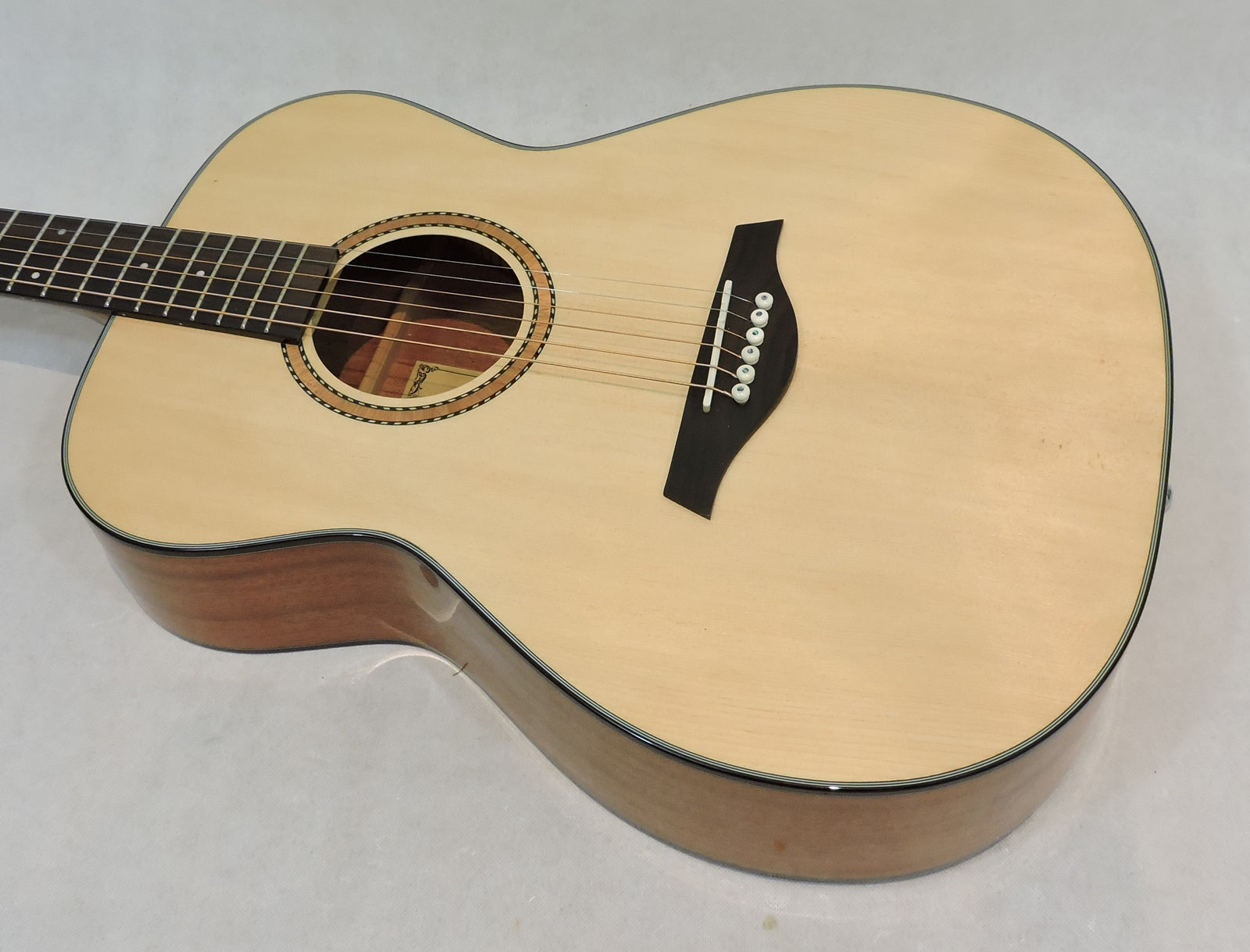 Vintage Performer Series Acoustic Orchestra OM Guitar Natural Gloss