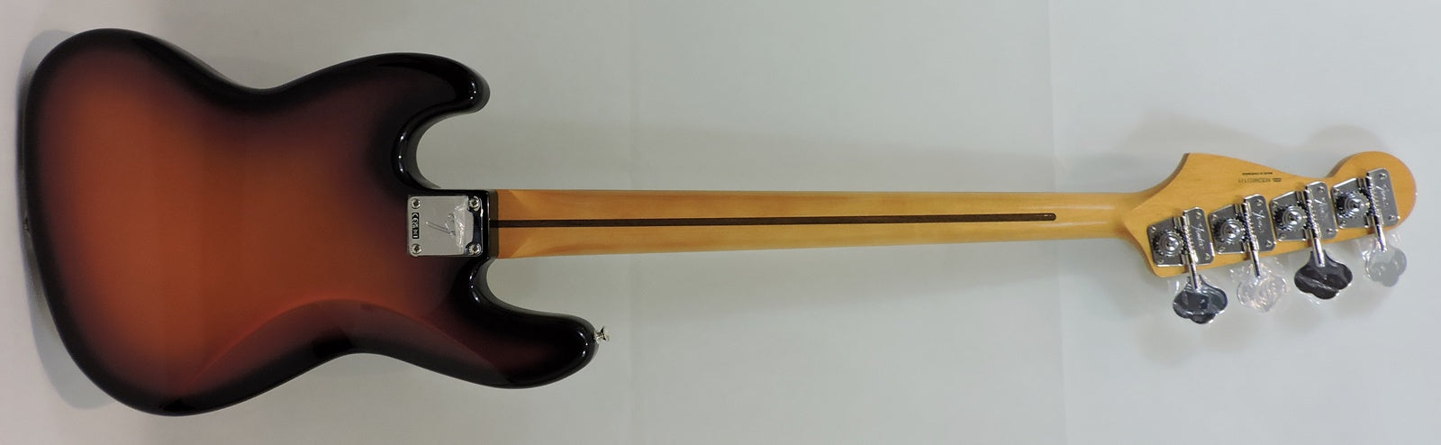 Fender Vintera® III Early '70s Jazz Bass, Rosewood Fingerboard, 3-Color Sunburst