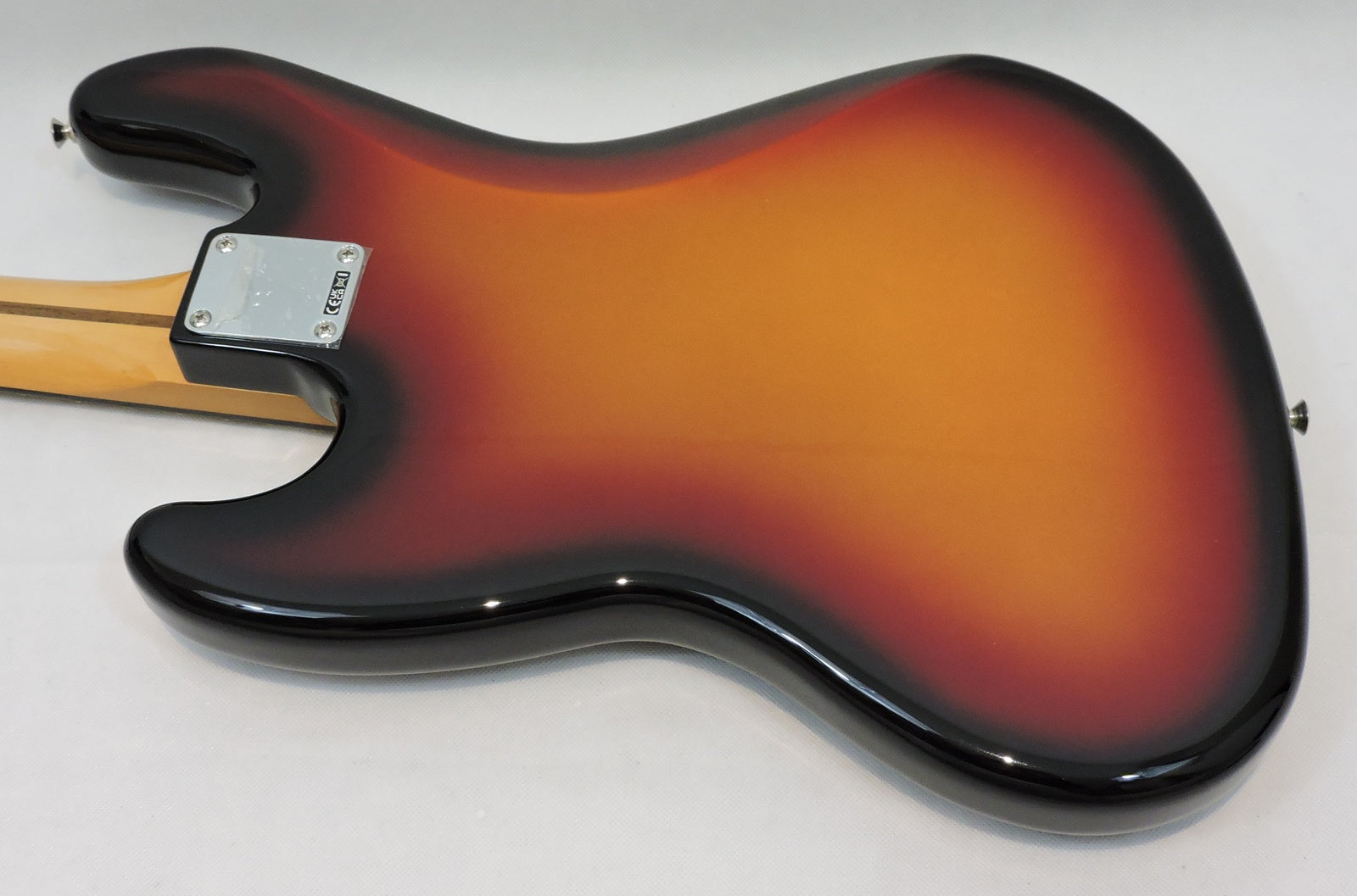 Fender Vintera® III Early '70s Jazz Bass, Rosewood Fingerboard, 3-Color Sunburst