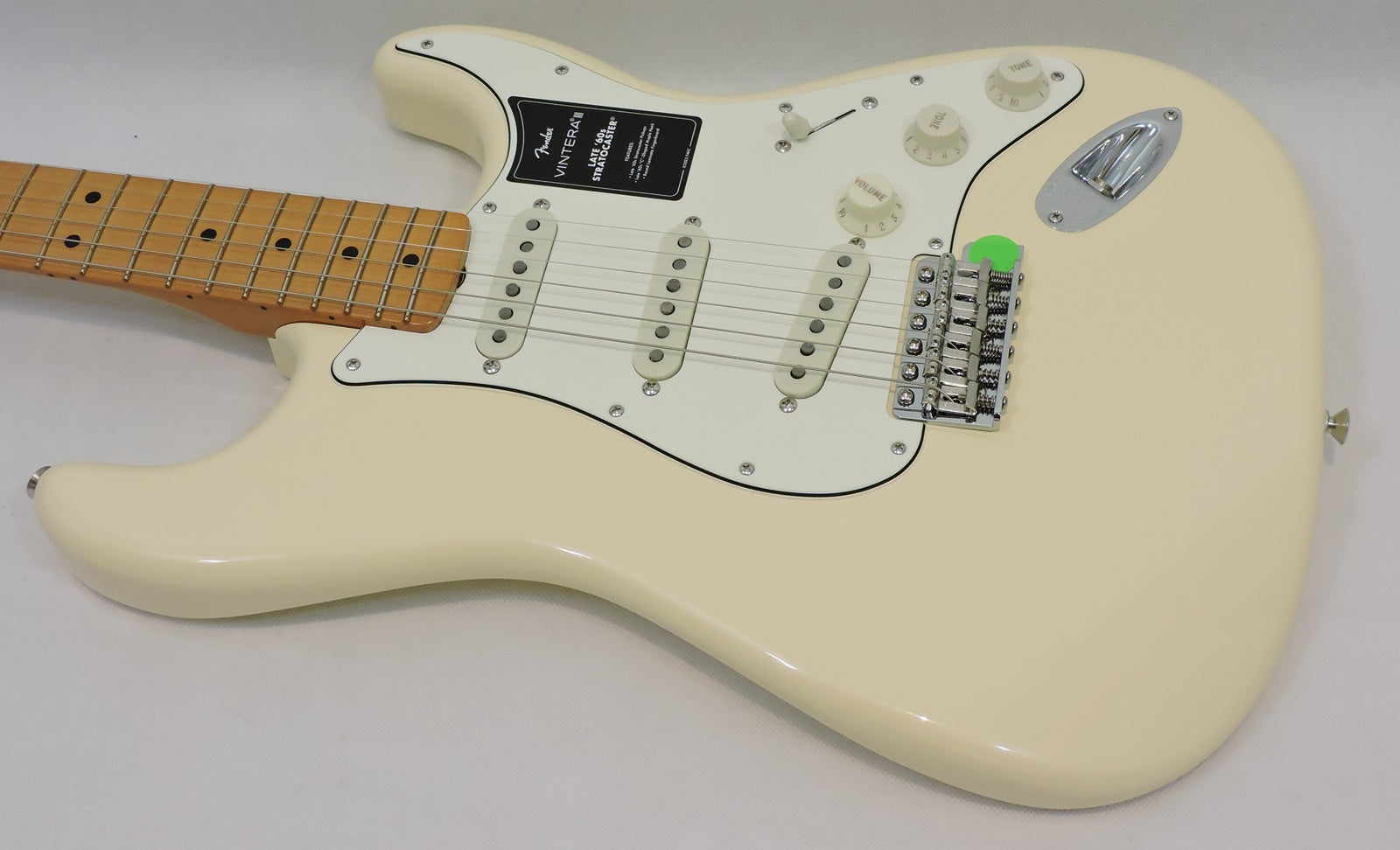 Fender Vintera® III Late '60s Stratocaster®, Maple Fingerboard, Olympic White