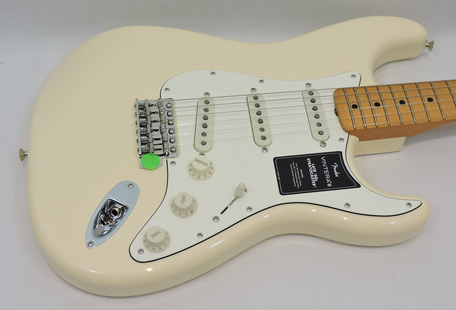 Fender Vintera® III Late '60s Stratocaster®, Maple Fingerboard, Olympic White