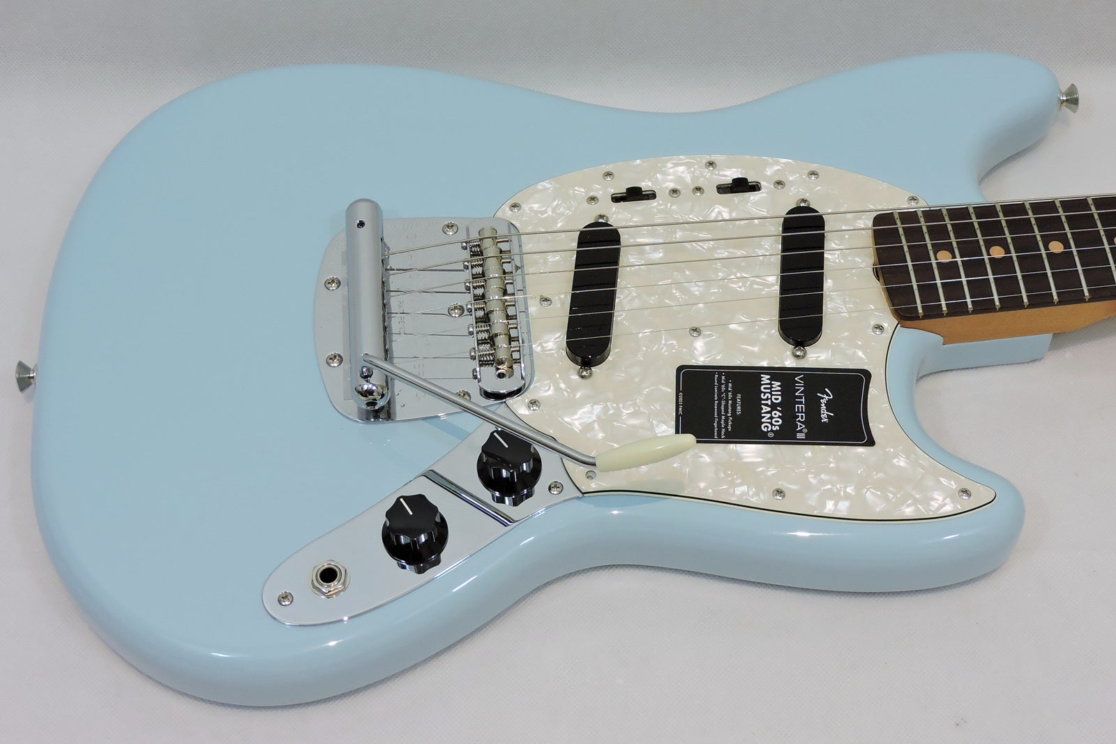 Fender Vintera® III Mid '60s Mustang®, Rosewood Fingerboard, Sonic Blue