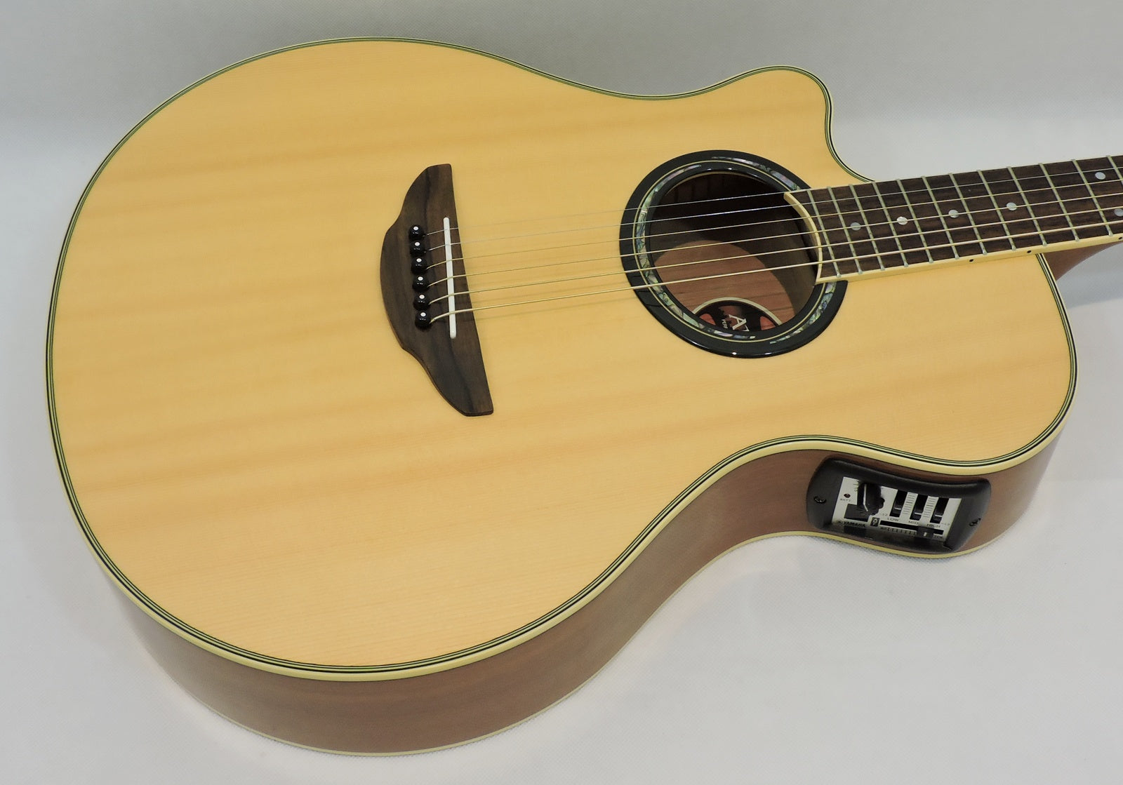 Yamaha APX 700L Electro-Acoustic Left Handed - Used