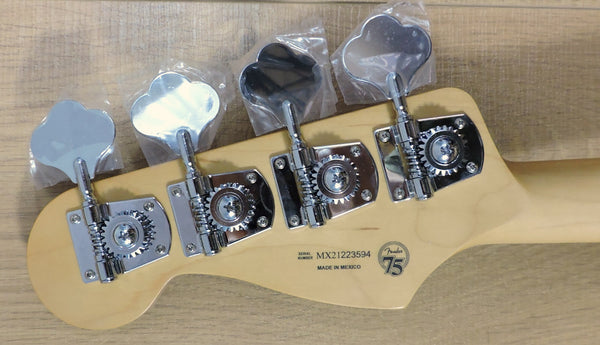 Fender Player Plus Jazz Bass®. Olympic Pearl