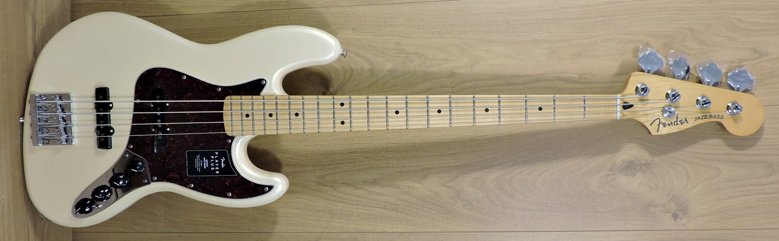 Fender Player Plus Jazz Bass®. Olympic Pearl
