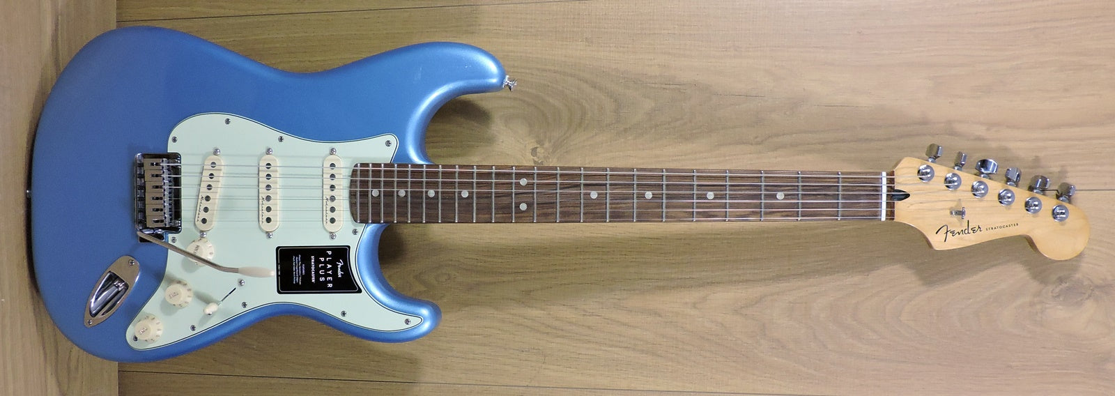 Fender Player Plus Stratocaster. Opal Spark