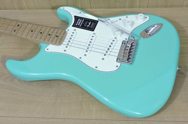 Fender Limited Edition Player Stratocaster®, Roasted Maple Fingerboard, Sea Foam Green