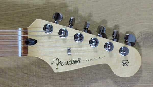 Fender Player Stratocaster. 3 Colour Sunburst Pau Ferro