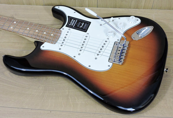 Fender Player Stratocaster. 3 Colour Sunburst Pau Ferro